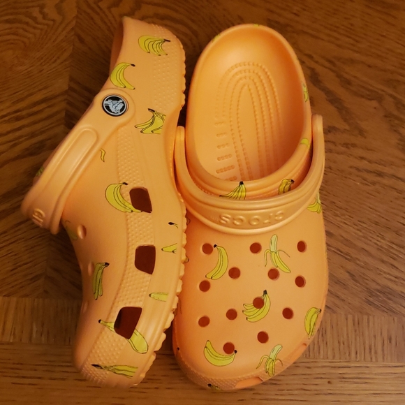 Unisex Crocs - Picture 2 of 9